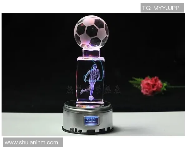 精美球星水晶摆件足球设计 展现球场传奇风采与艺术魅力